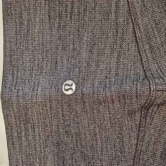 Excellent condition lululemon Align High-Rise Pant 25", heathered grey, size 4 - Picture 3 of 5